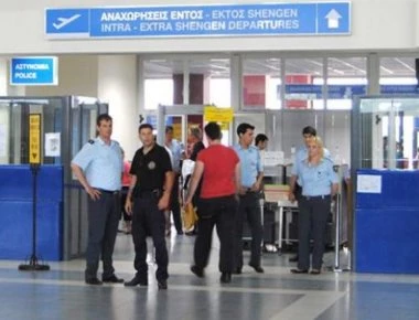 Ελληνική παράνοια: Μπήκαν ανενόχλητοι παράνομα στη χώρα αλλά τους συνέλαβαν όταν επιχείρησαν να φύγουν